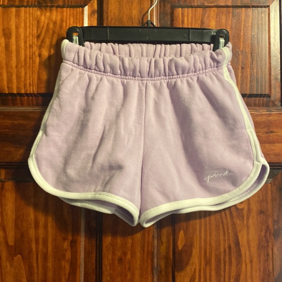 Victoria’s Secret PINK Lilac Purple 2.5” Curved Hem Sweat Shorts Script Logo XS - Picture 7 of 12